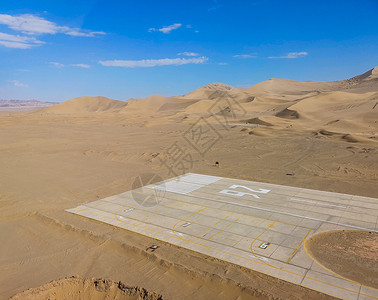 航拍沙漠机场高清图片