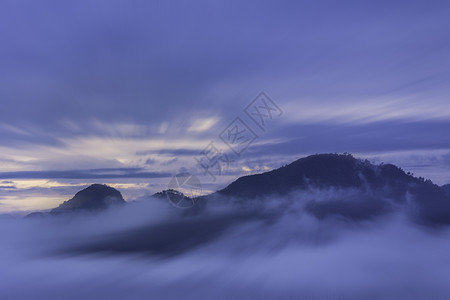 云雾缭绕的福州旗山背景