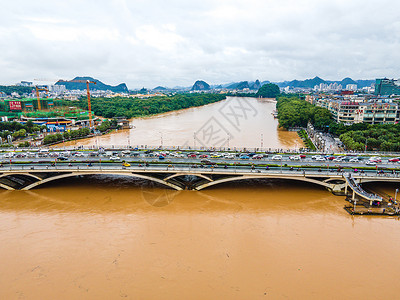 漓江上的大桥夏季南方暴雨洪涝灾害桂林漓江解放桥洪峰背景