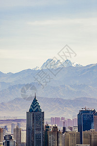 手机壁纸城市新疆乌鲁木齐雪山天际线背景