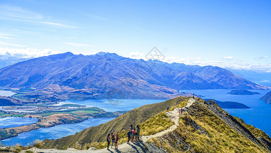 新西兰罗伊峰山顶登山的人高清图片