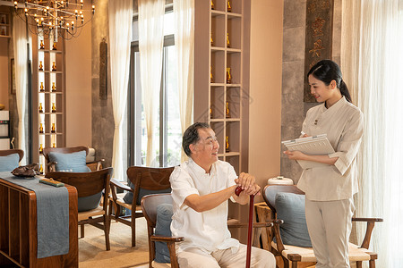 中医养生馆员工服务老人背景图片