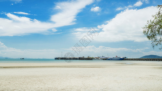 泰国苏梅岛白沙滩轮渡码头背景图片