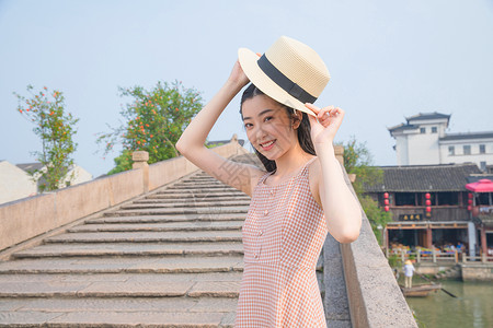 夏日小清新美女古镇旅行图片