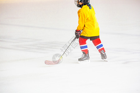 溜冰的小孩儿童冰上曲棍球背景