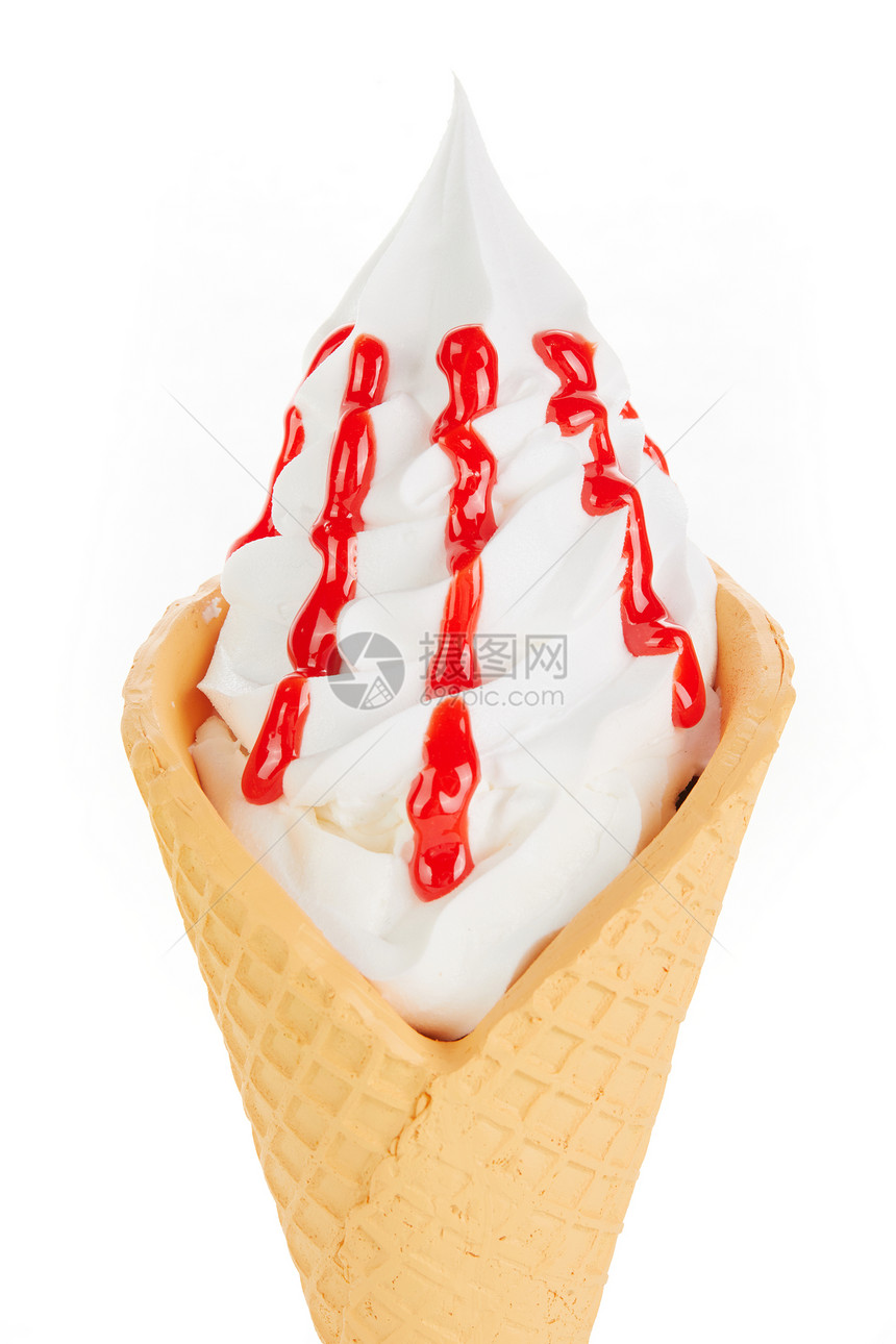 草莓冰淇淋甜筒图片