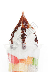 巧克力水果圣代冰淇淋图片