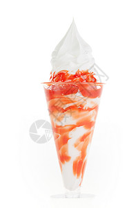 草莓味圣代冰淇淋图片