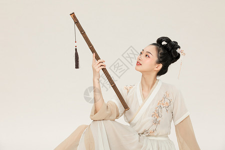 中国风古装汉服美女吹竹箫图片