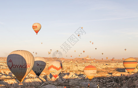 岩石地貌土耳其热气球背景