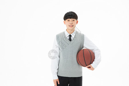 初中生男孩抱着篮球图片