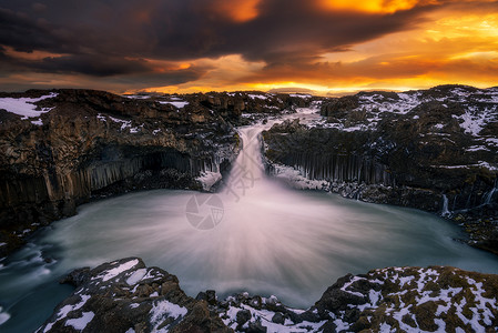 冰岛瀑布风光图片