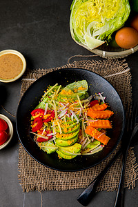 网红牛油果蔬菜沙拉高清图片
