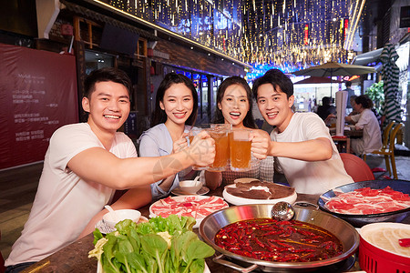 一群人吃火锅青年朋友聚会吃夜宵火锅背景