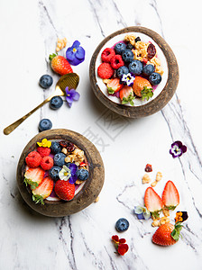 椰子冻图片草莓水果椰子冰淇淋背景