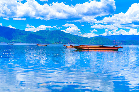 蓝色小船泸沽湖美丽风光背景