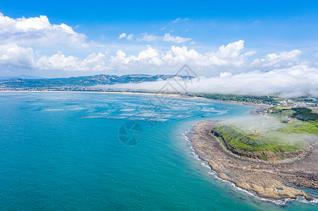 漳州旅游航拍云雾里的镇海角海岸线背景