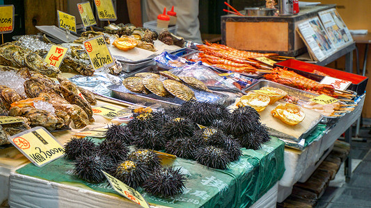 日本美食街海鲜摊位高清图片