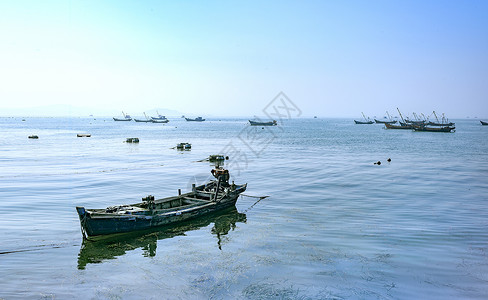 海中轻舟山东省荣成市高清图片