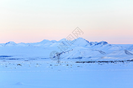 冰岛电力能源设施旷野中的电塔图片