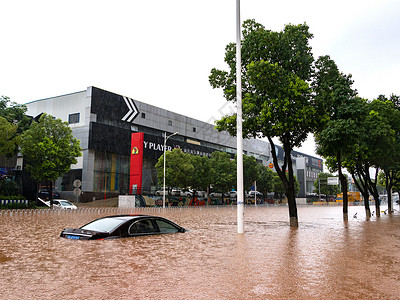 城市暴雨街道洪水内涝高清图片