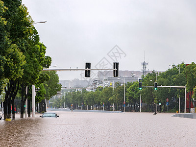 暴雨汽车城市暴雨街道洪水内涝背景