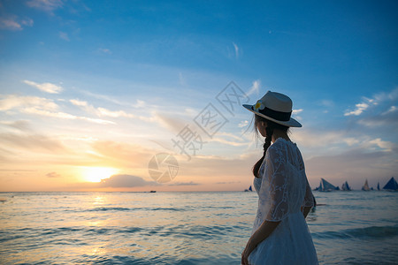 美女白海边美女背影背景