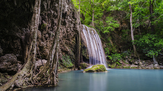 泰国北碧爱侣湾国家公园森林瀑布景观背景图片