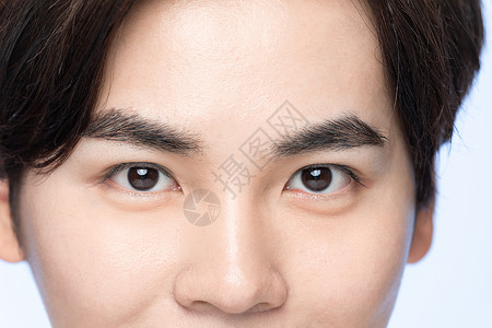 青年男性面部眼睛鼻子特写高清图片
