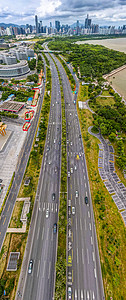竖拍竖屏深圳湾公路车流交通天际线背景图片