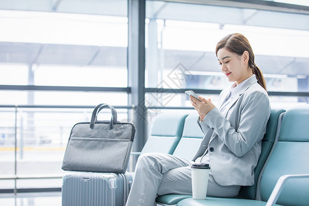 商务女性出差在机场候机中国人高清图片素材