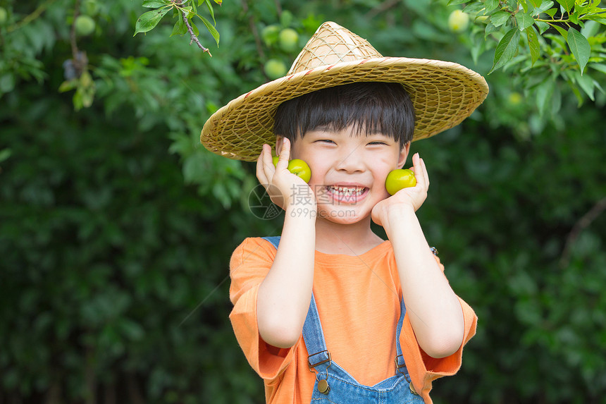 农村质朴小男孩形象图片