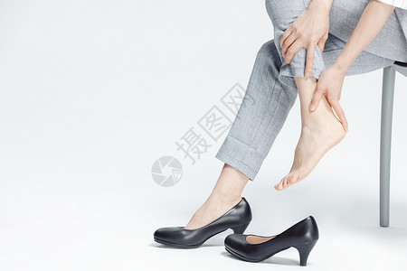 高跟鞋女性商务女性脚踝疼痛特写背景