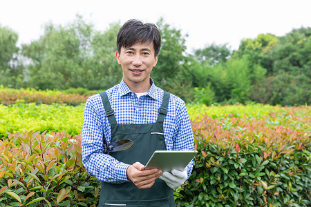 农场园丁记录植物生长状态图片