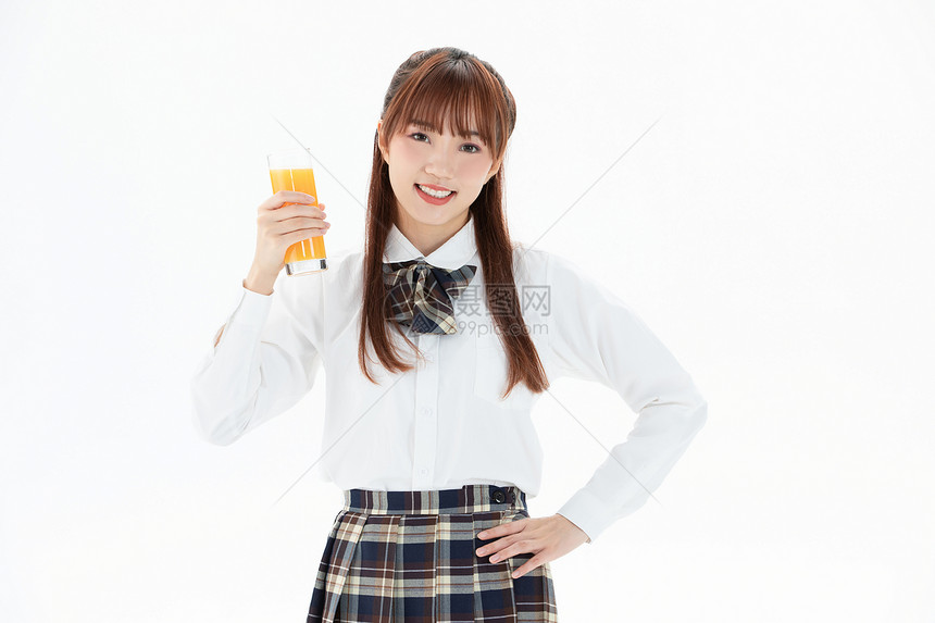 喝果汁的女大学生图片