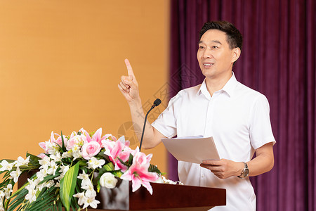 中国诗词大会礼堂里开学典礼演讲的校长背景