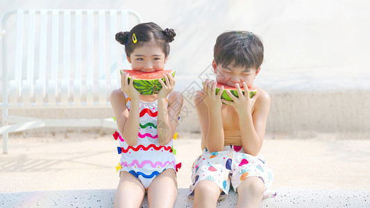 夏天海边西瓜游泳插画夏天暑假孩子游泳清凉玩水吃瓜背景