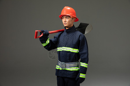 拿铁锹的消防员形象背景
