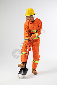 拿铁锹的消防员形象背景图片