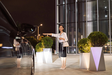 乘客车商务女性夜晚叫车背景