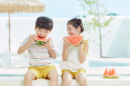 儿童写真相册小男孩和小女孩开心吃西瓜背景