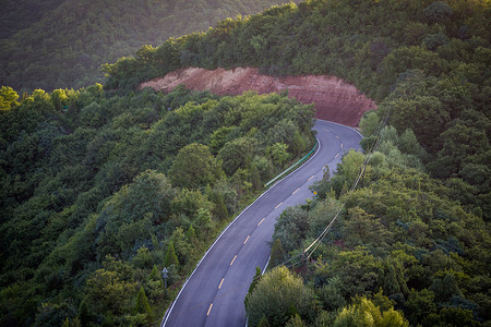 陕西旬邑石门山森林公园道路航拍背景图片