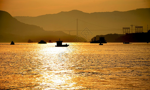 夕阳映平湖背景图片