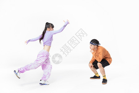年轻街舞男女斗舞图片