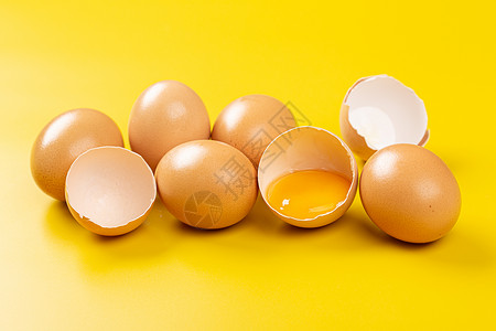 蛋黄色黄色背景下的鸡蛋背景
