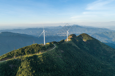 大地山川广东河源缺牙山风力发电机背景