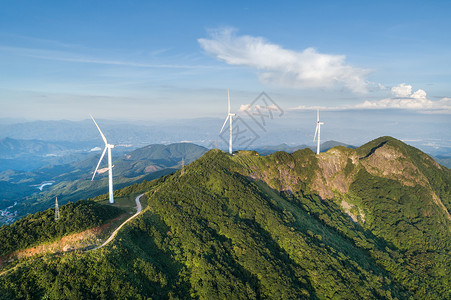 大地山川广东河源缺牙山风力发电机背景