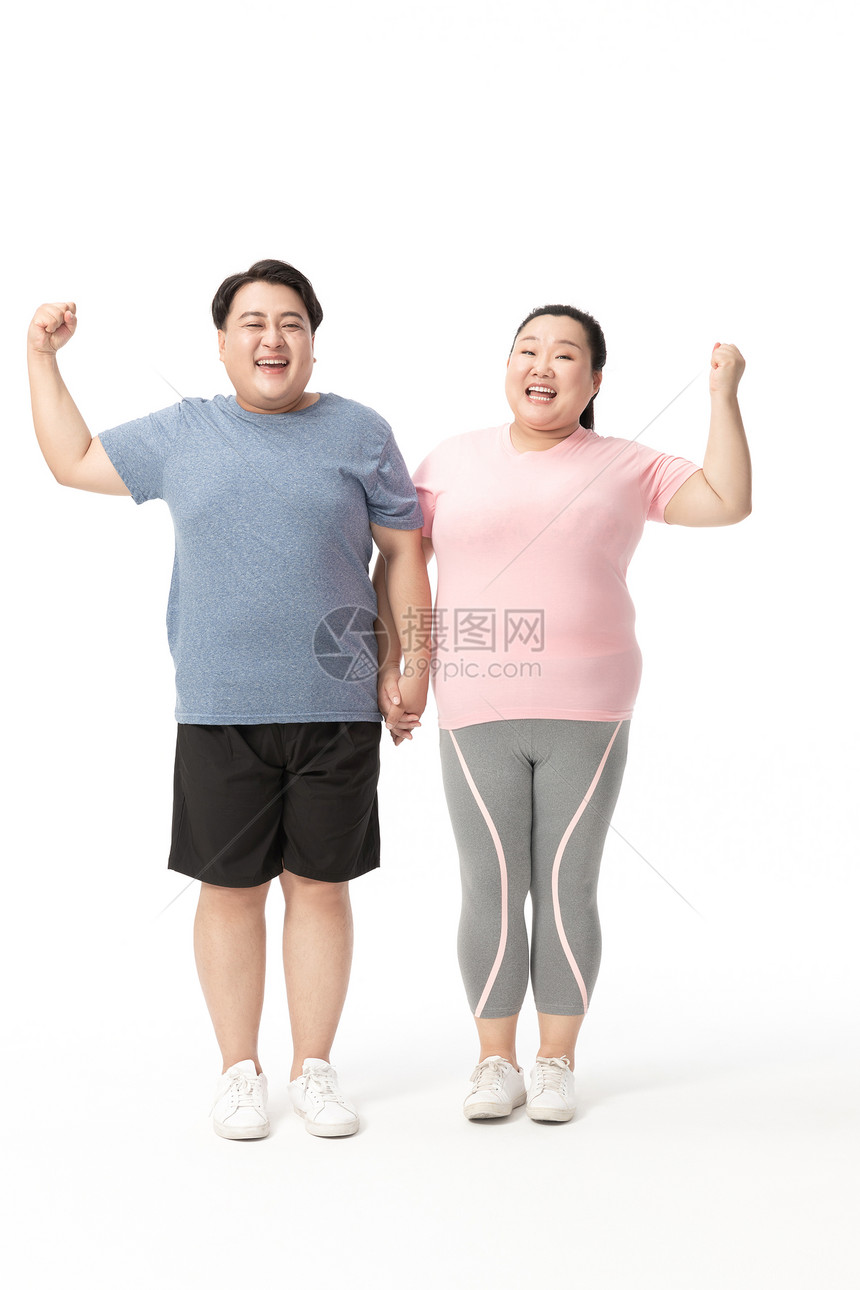 年轻肥胖情侣一起运动健身图片