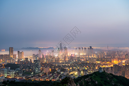 青岛平流雾城市夜景灯光秀图片