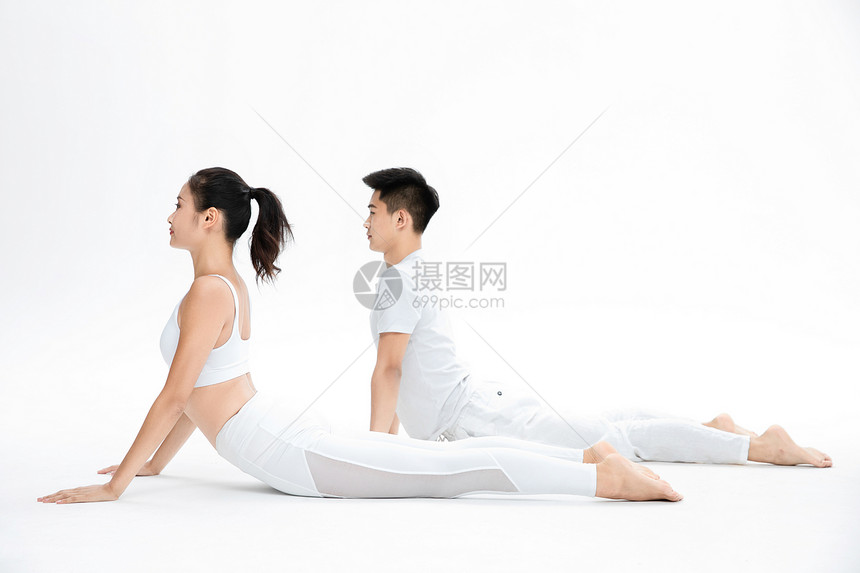 双人瑜伽拉伸动作图片